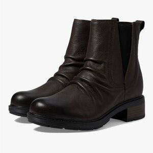 Clarks Women's Hearth Rose Mid Calf Boots size 10 wide